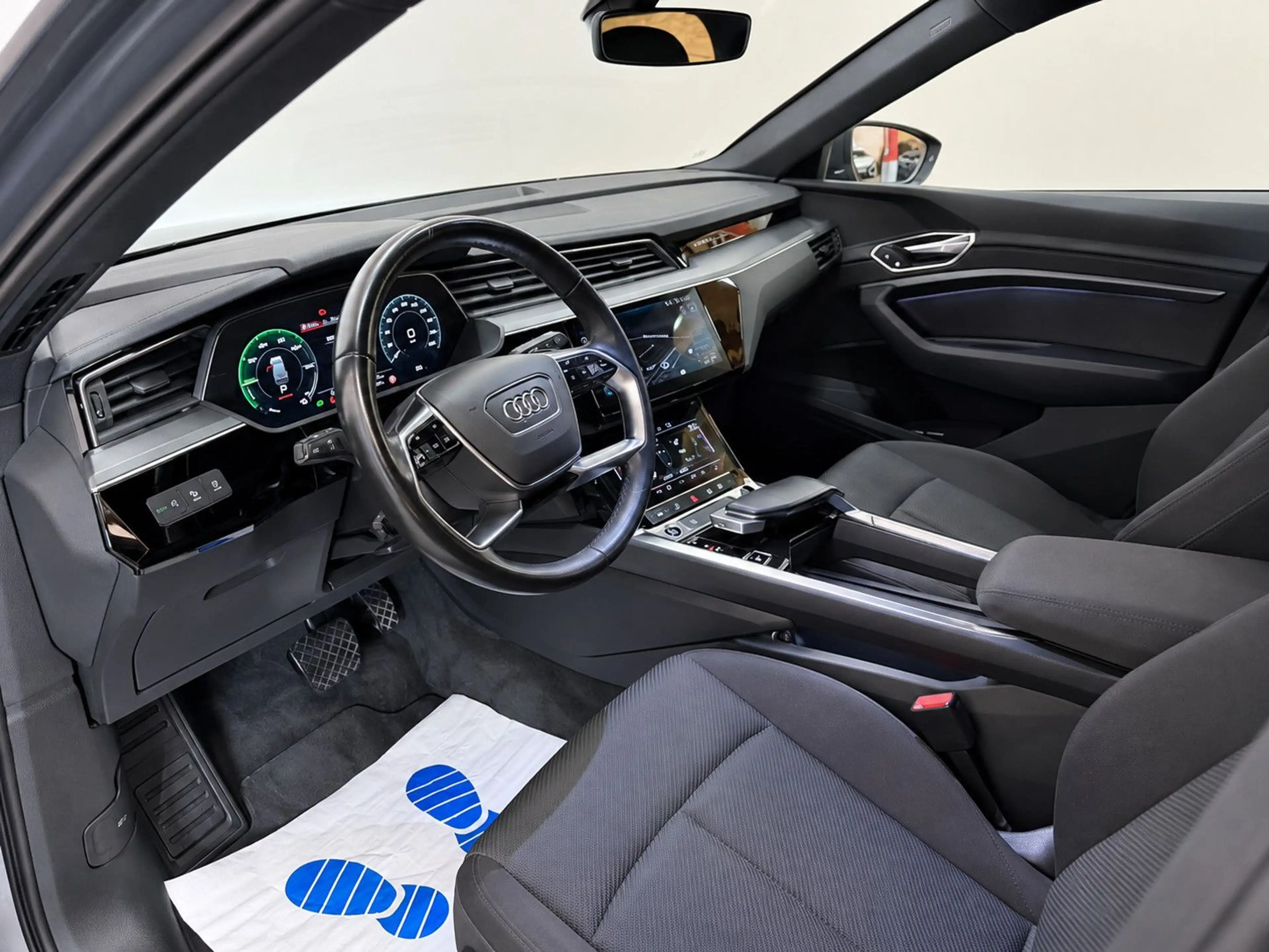 Audi Q8 e-tron quattro SOH100%/AHK/SHZ/R-KAM/NAVI/LED — photo 9