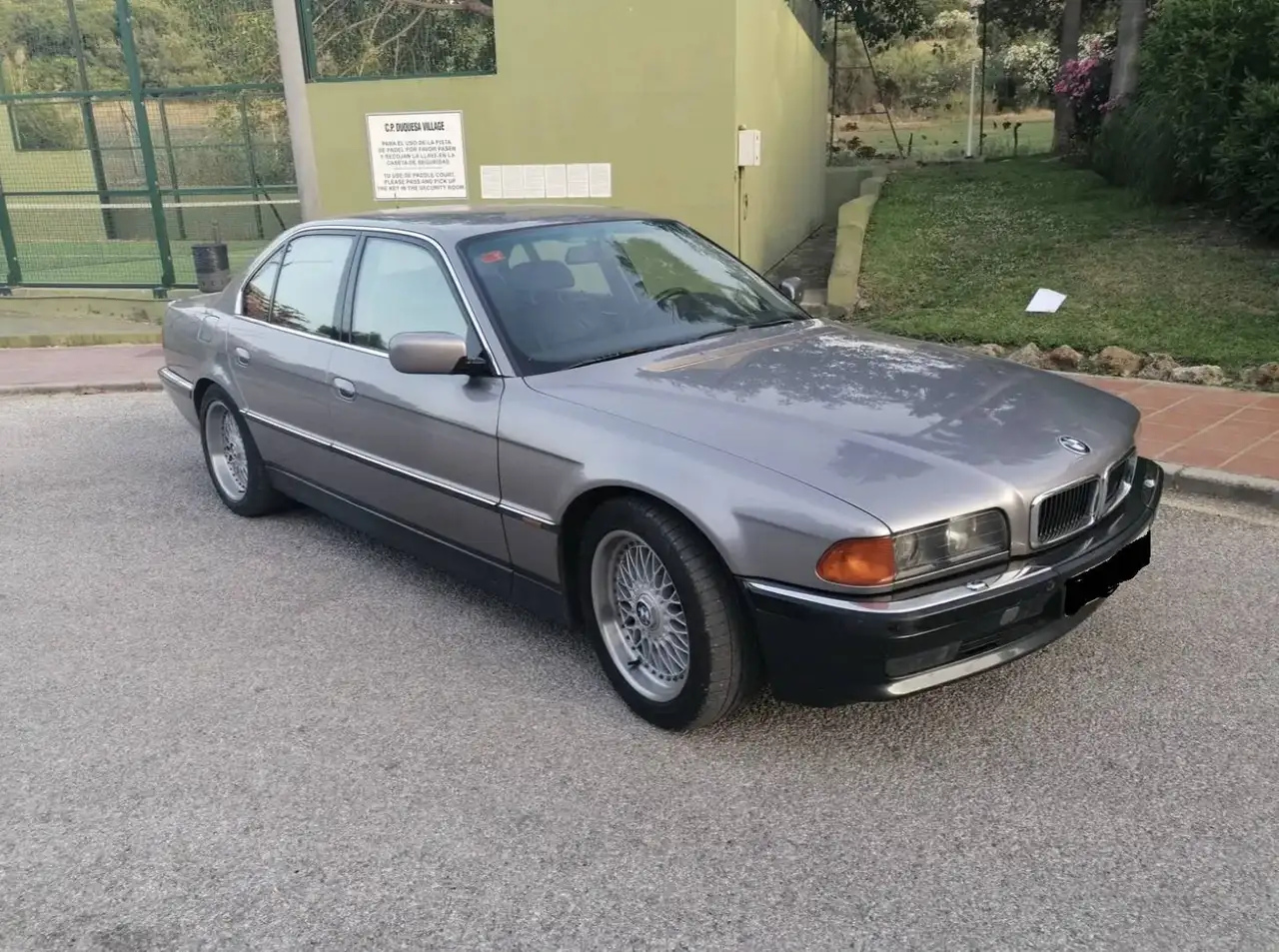 BMW 750i Aut., foto 2