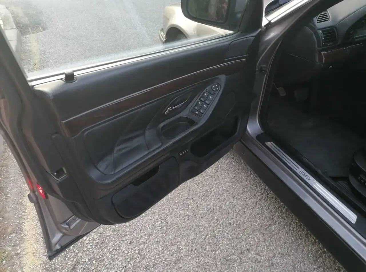 BMW 750i Aut., foto 8
