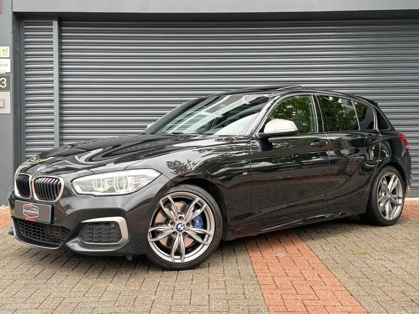 BMW 140 1-serie M140i xDrive High Executive Lci2 | X - Dri Zwart - 2