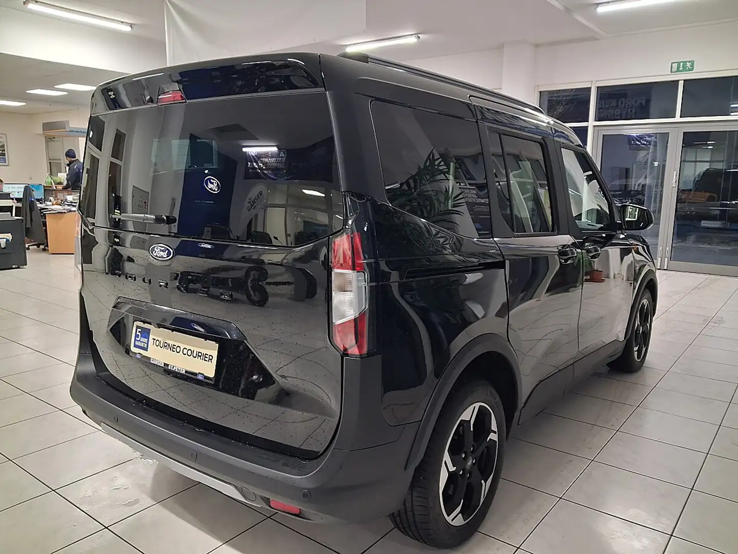 Ford Tourneo Courier 1,0 EcoBoost Active Schwarz - 2