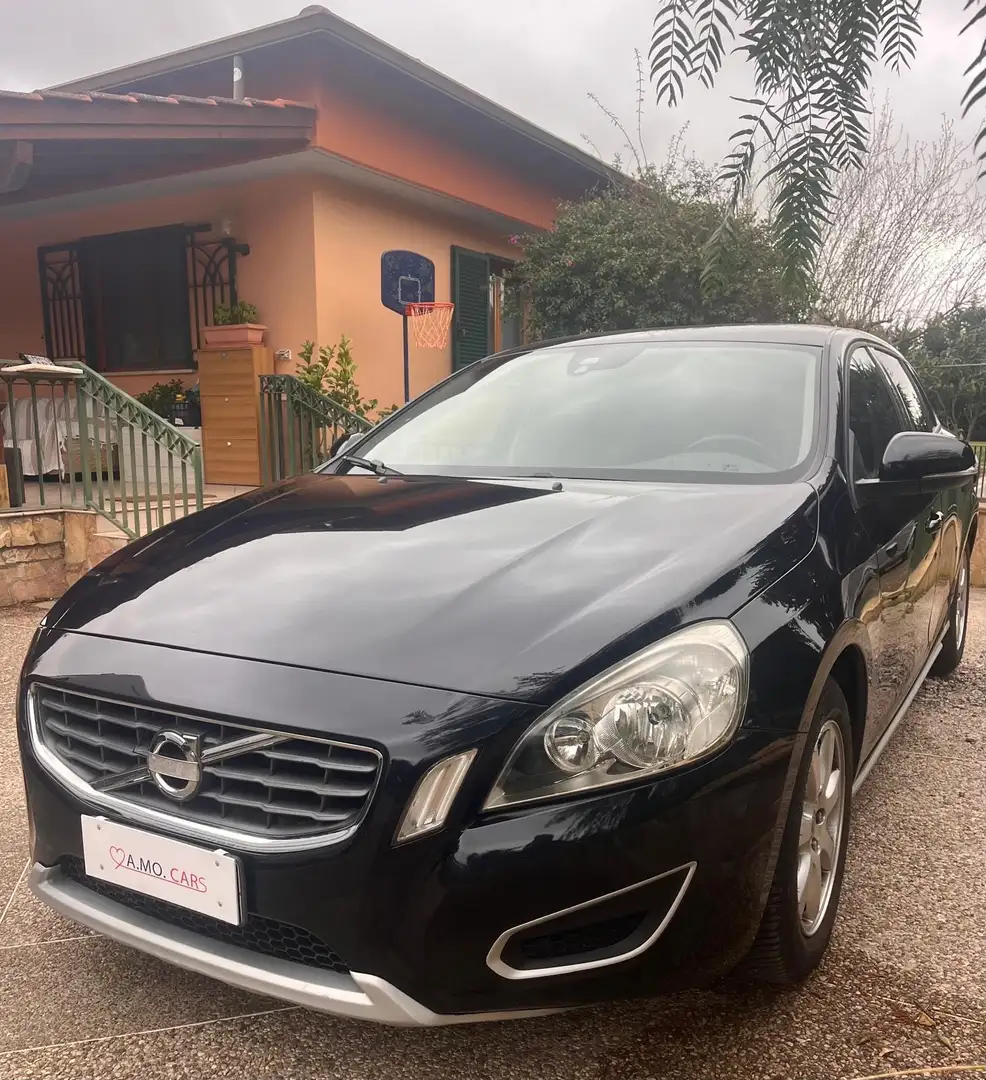 Volvo V60 2.0 d3 Momentum - 1