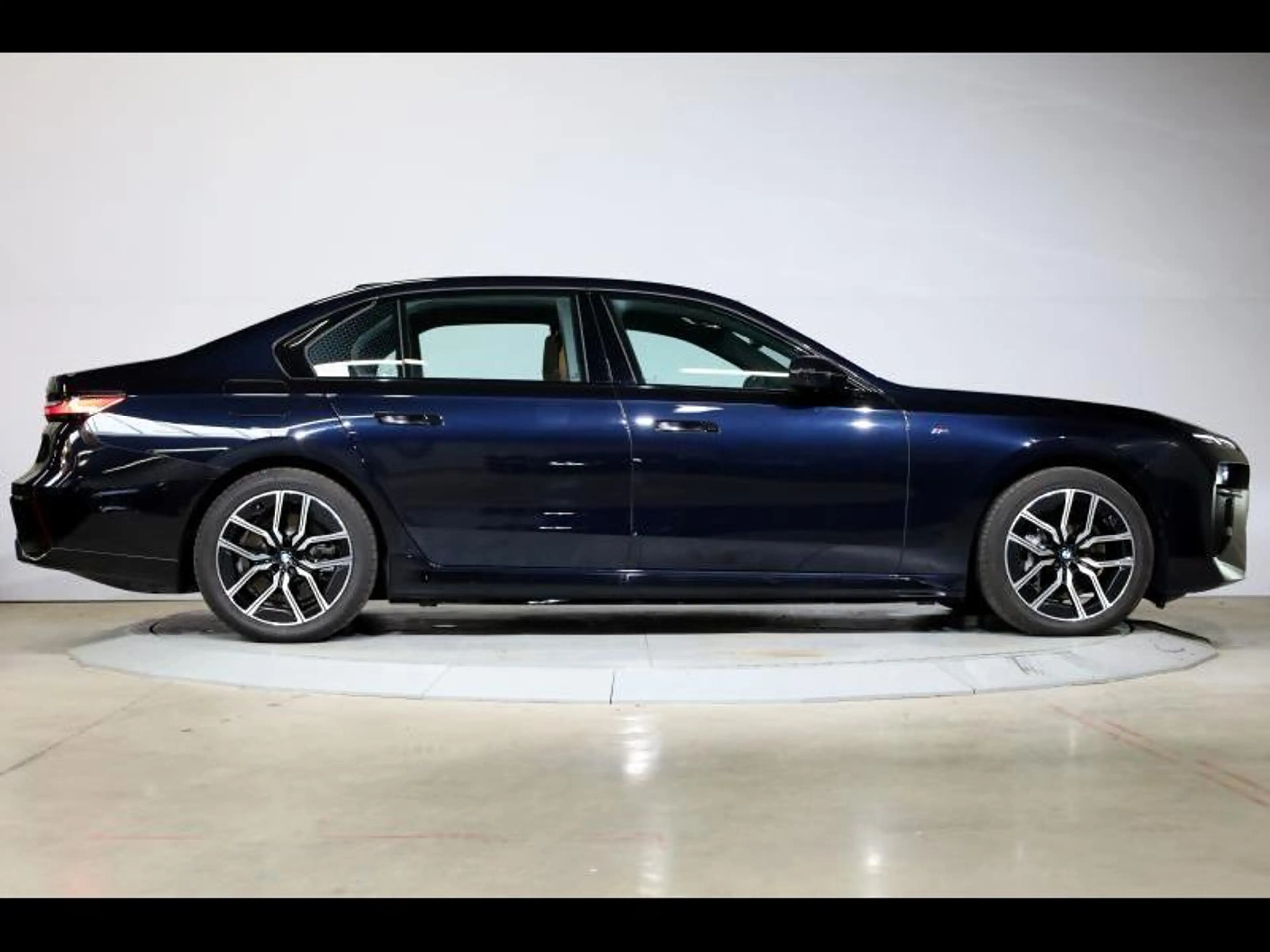 BMW i7 eDrive50 Kit M Sport — photo 3