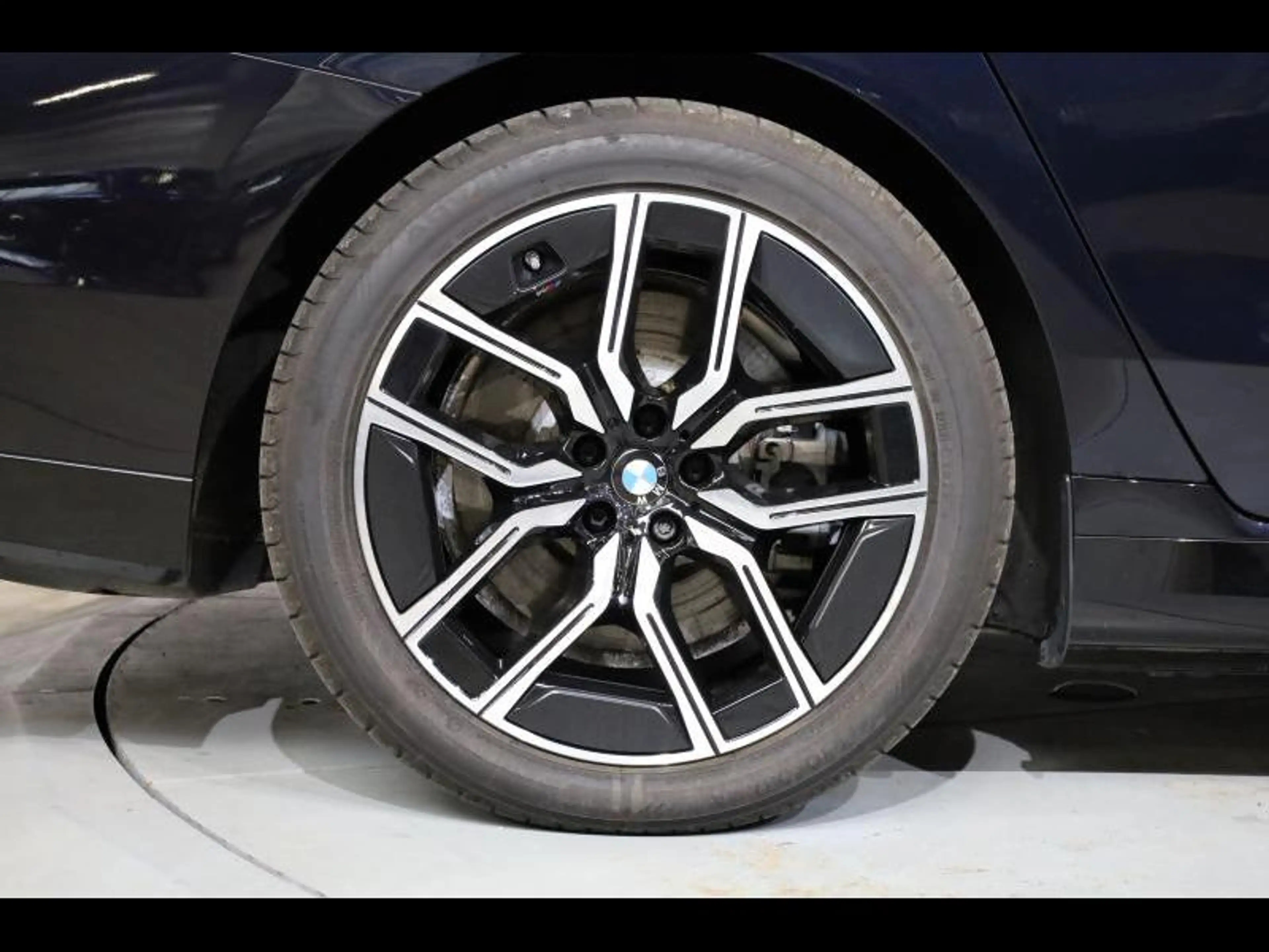 BMW i7 eDrive50 Kit M Sport — photo 4