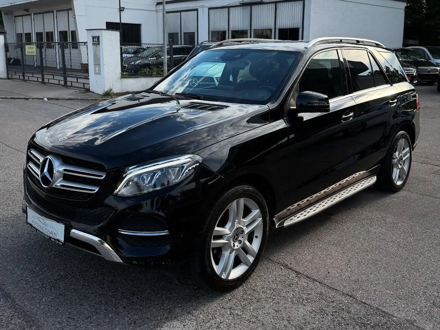 Mercedes-Benz GLE 250 d 4Matic Aut. Negru - 1
