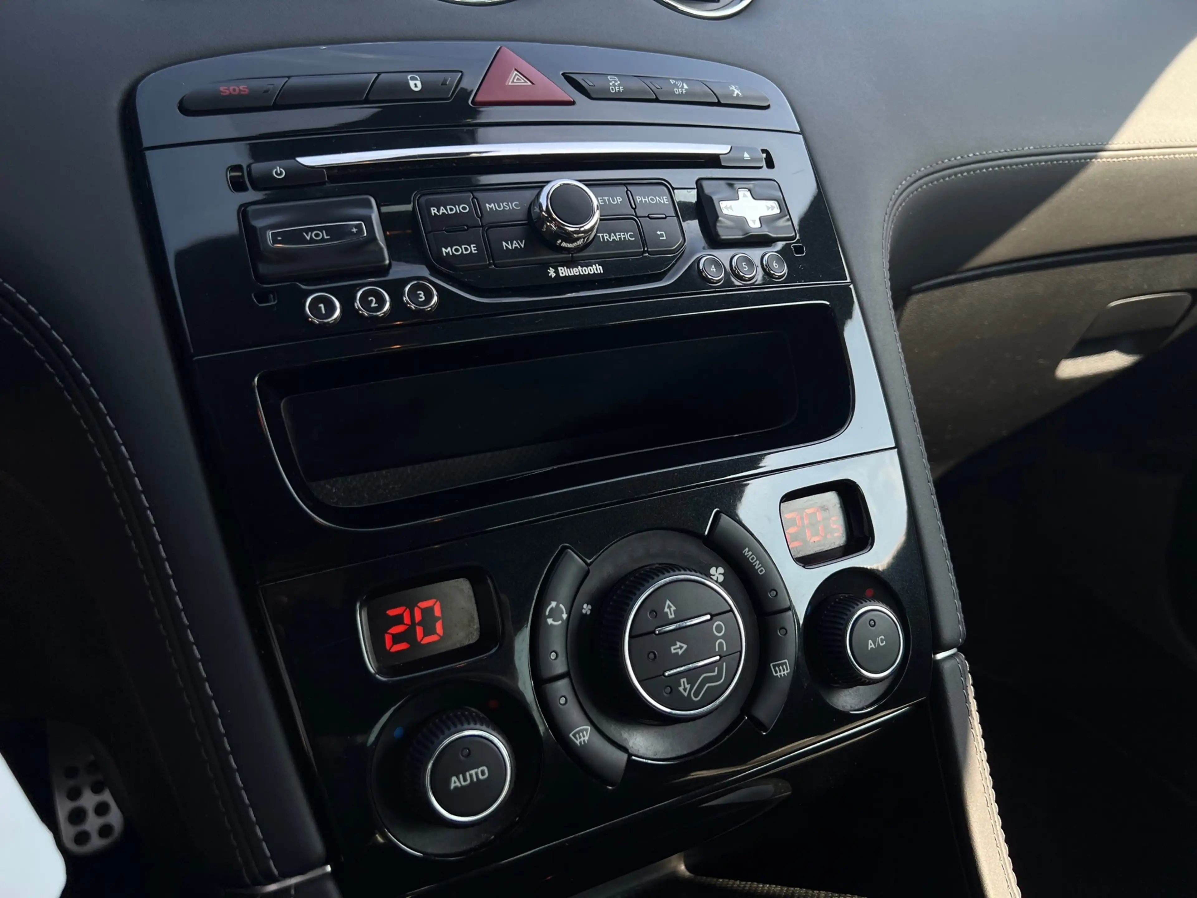Peugeot RCZ 1.6 THP 200PK | Vol leder | Xenon | Electrische st — photo 17