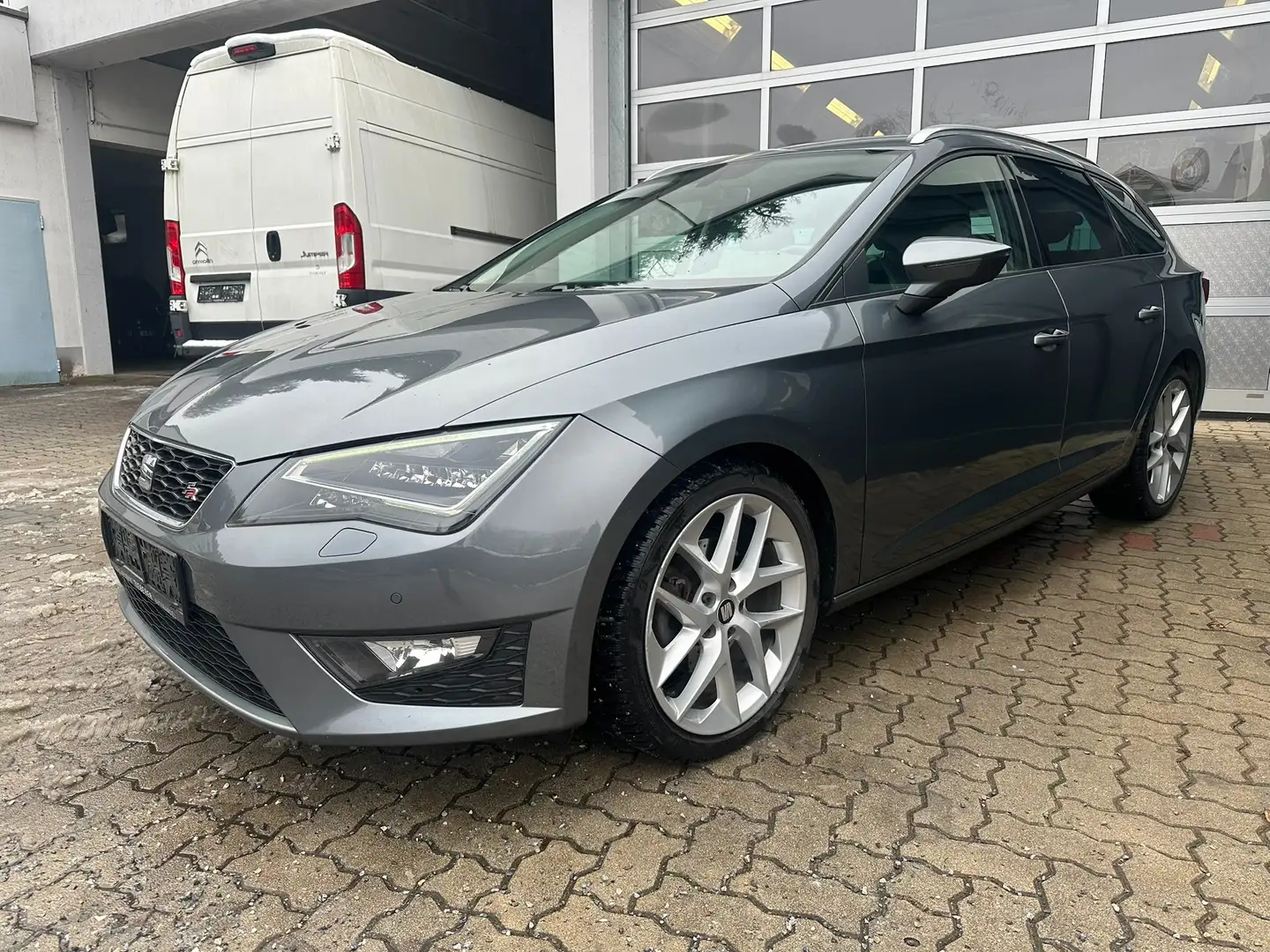 SEAT Leon ST FR 1,4 TSI Start-Stop Grau - 2