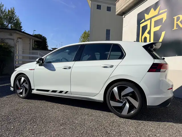 Volkswagen Golf view 2