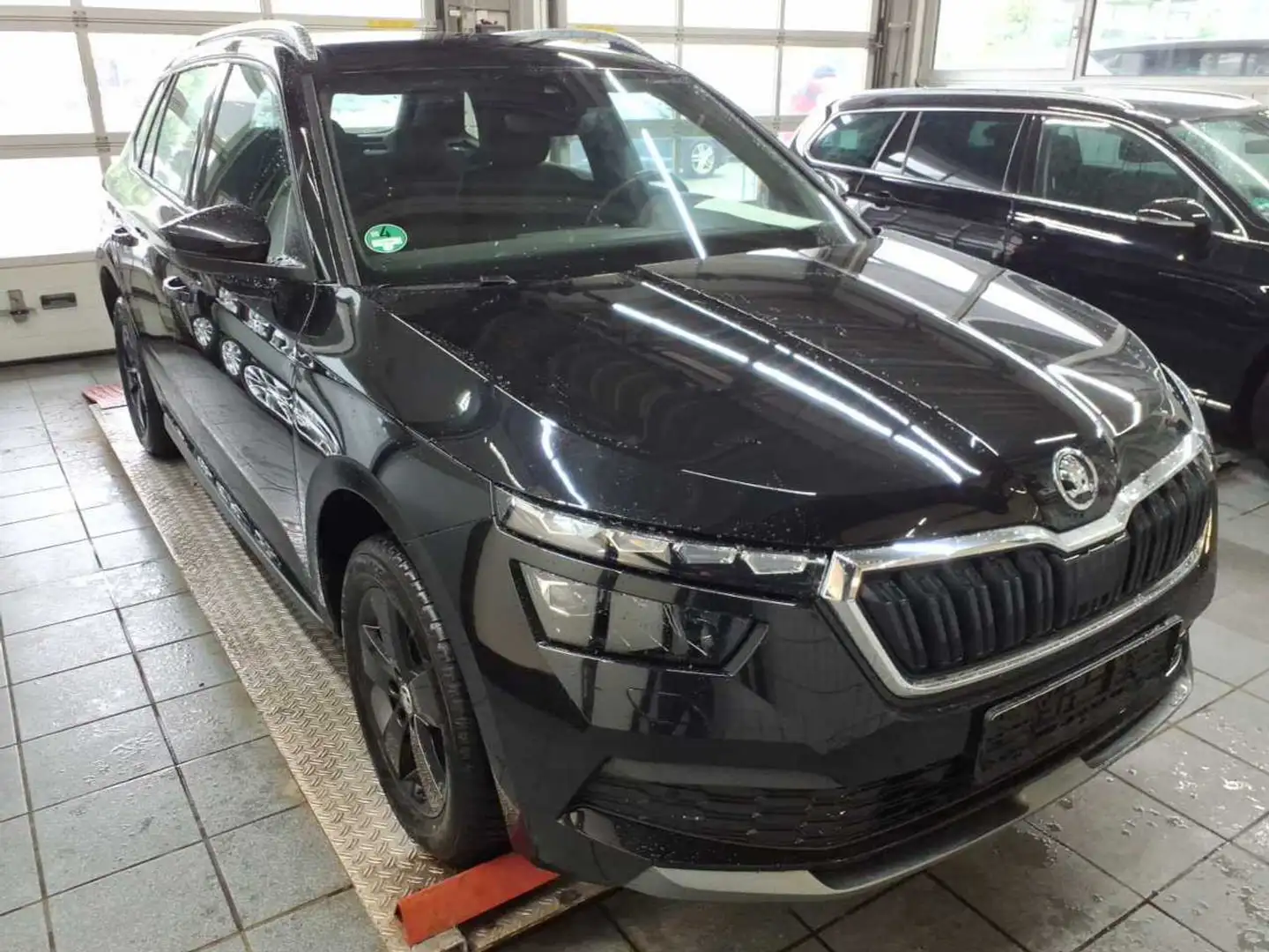 Skoda Kamiq 1.5 TSI DSG Style*AHK*PANO*NAVI*LICHT&SICH Schwarz - 2
