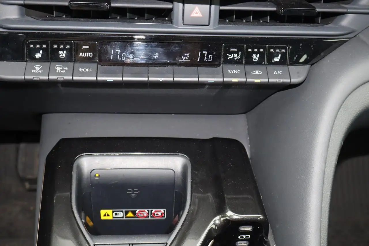 Toyota Crown снимка Toyota Crown