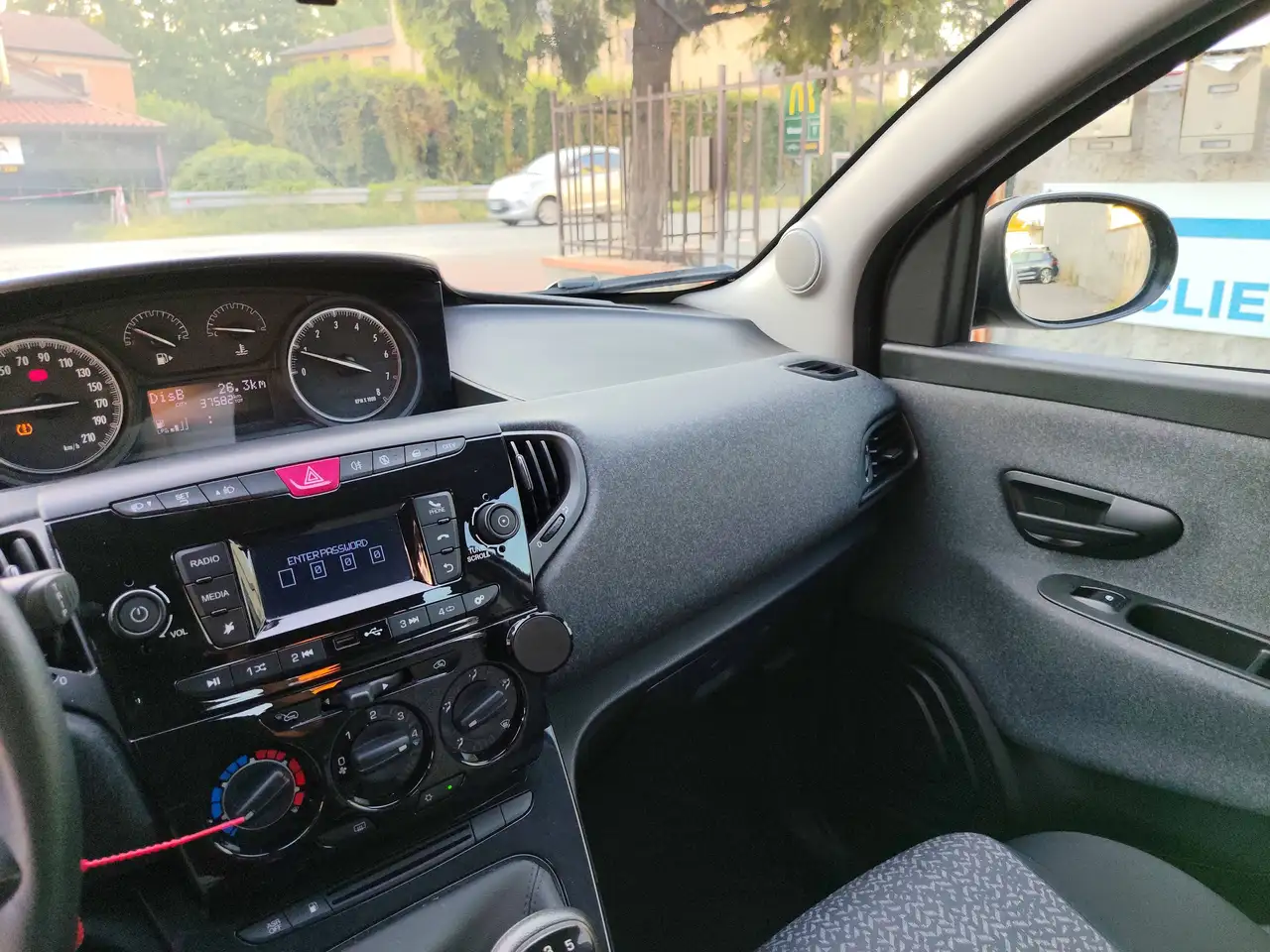 Lancia Ypsilon 2023 — фото 11
