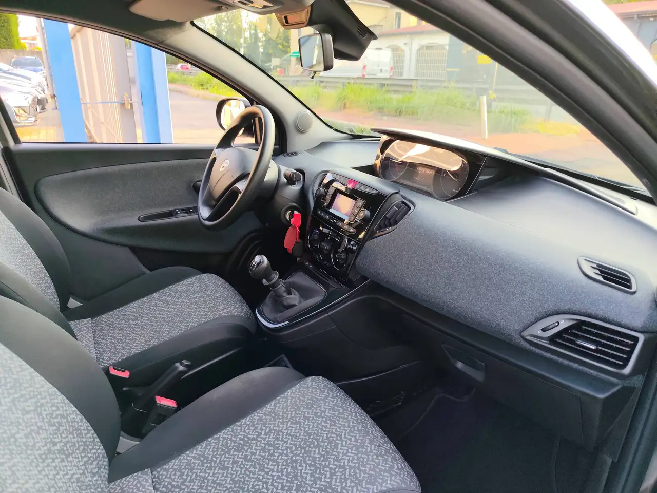 Lancia Ypsilon 2023 — фото 10