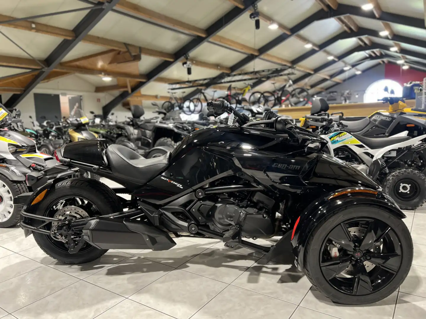 Can Am Spyder F3 1330 ACE Negro - 1