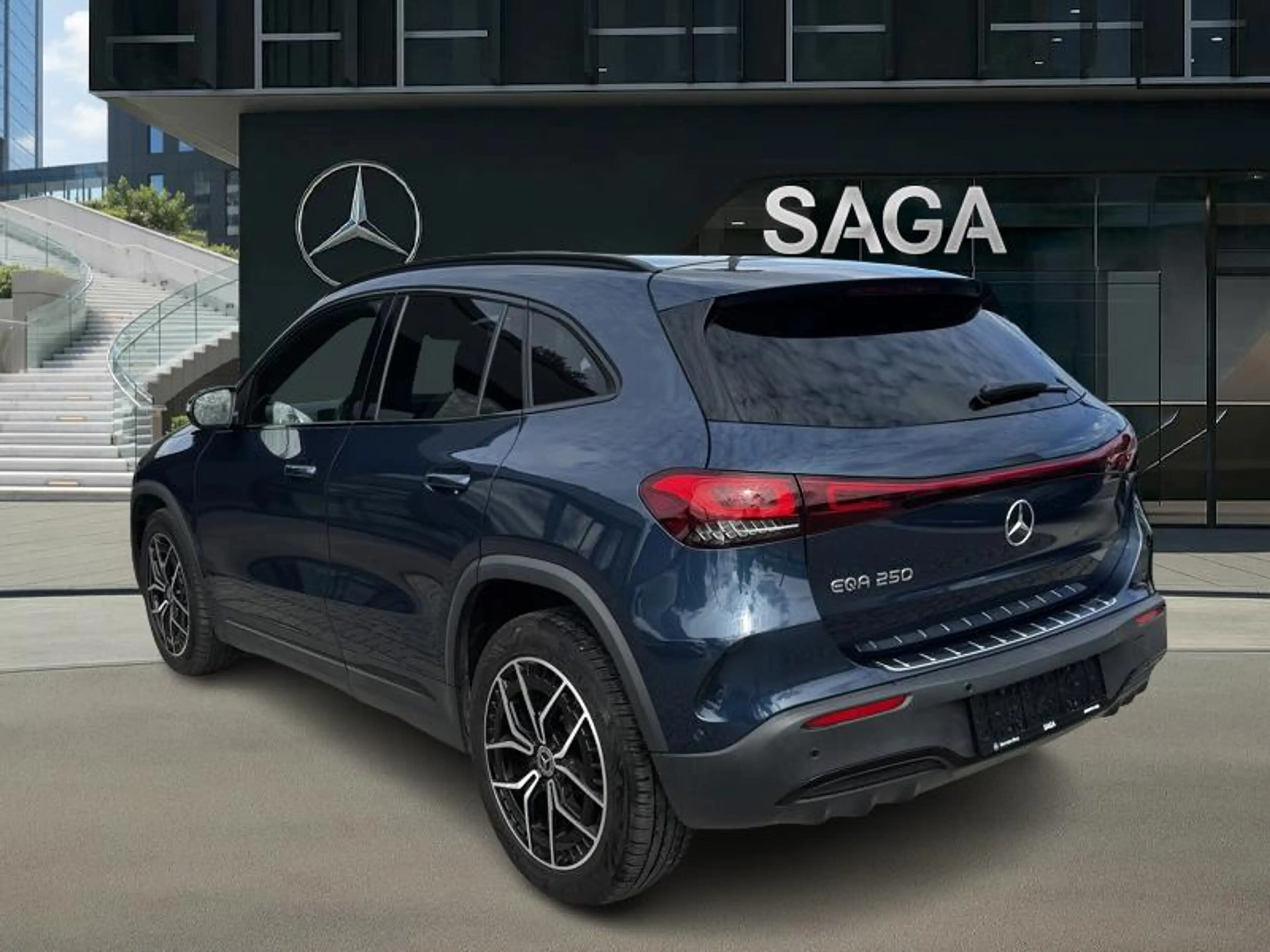 Mercedes-Benz EQA 250 AMG Pack Night — photo 8
