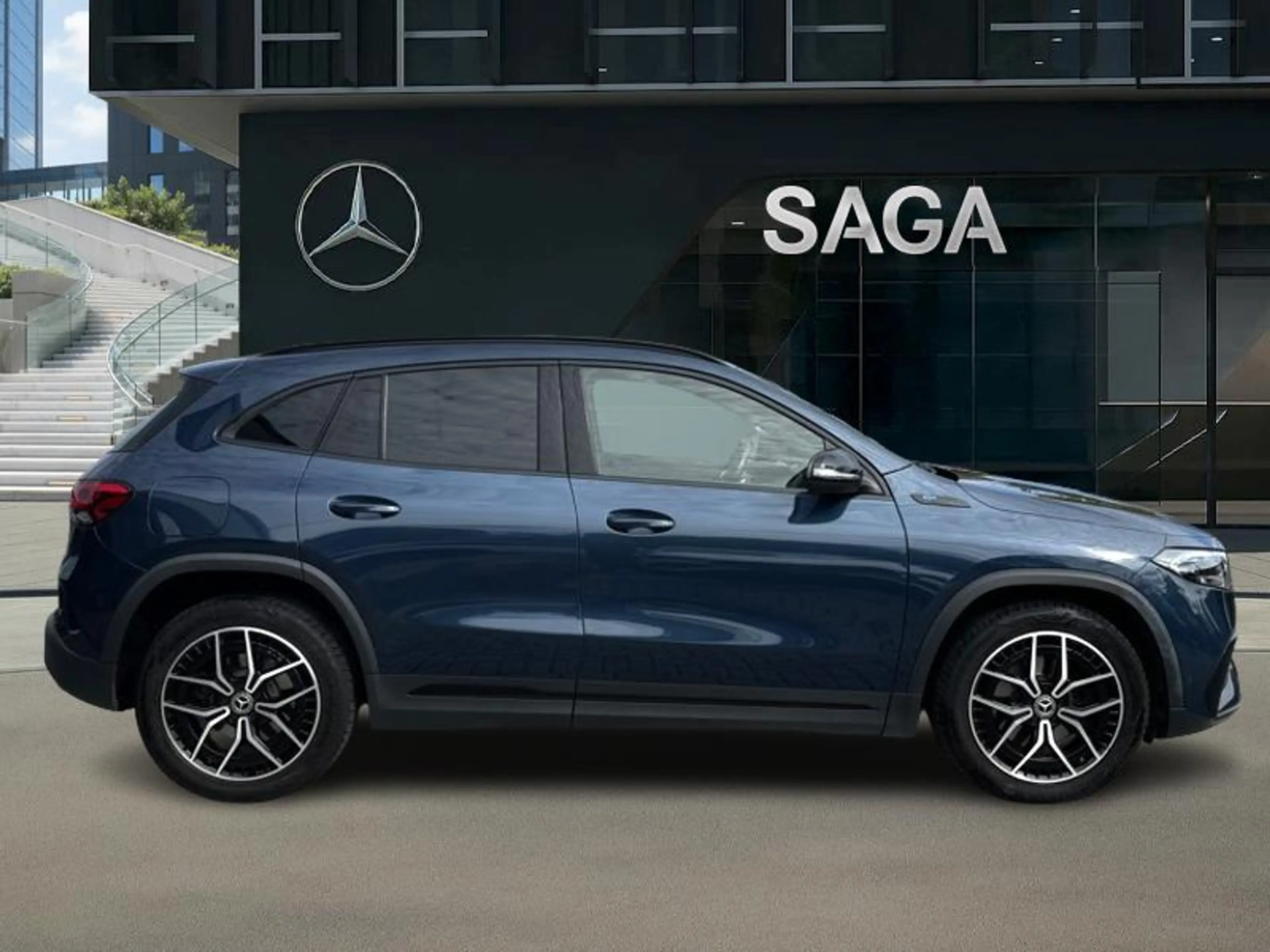 Mercedes-Benz EQA 250 AMG Pack Night — photo 6