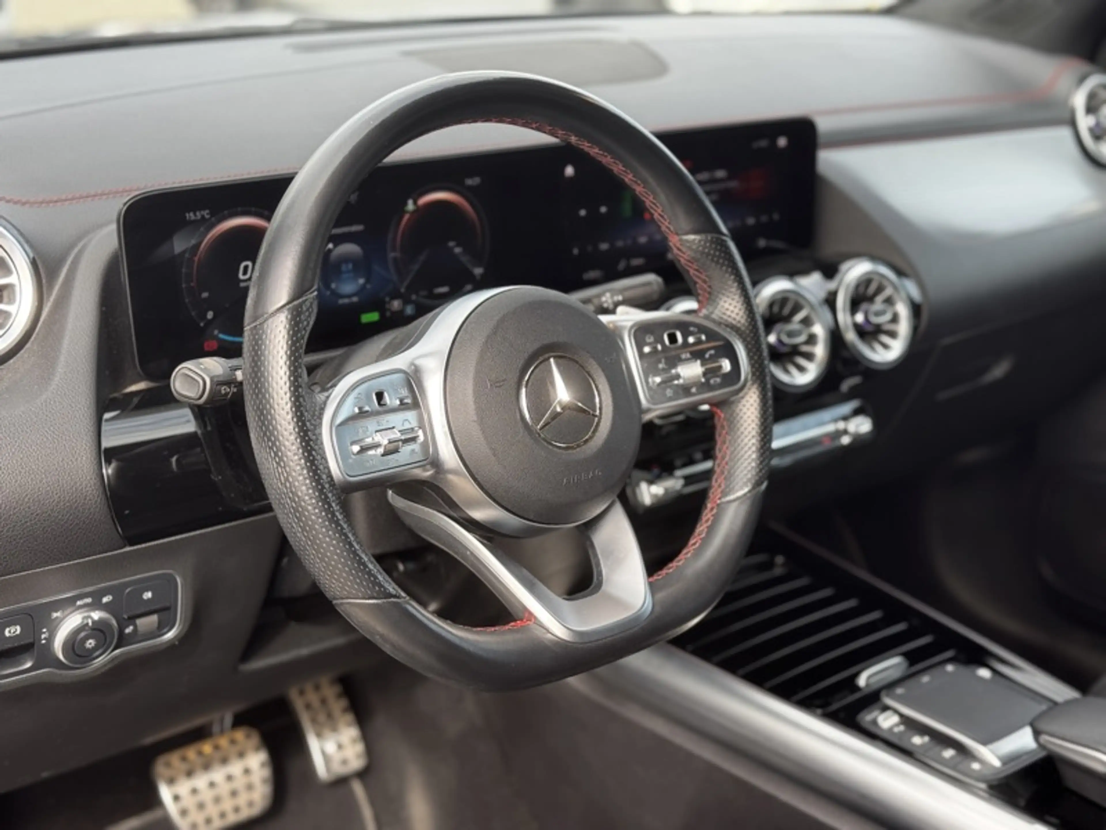 Mercedes-Benz EQA 250 AMG Pack Night — photo 10