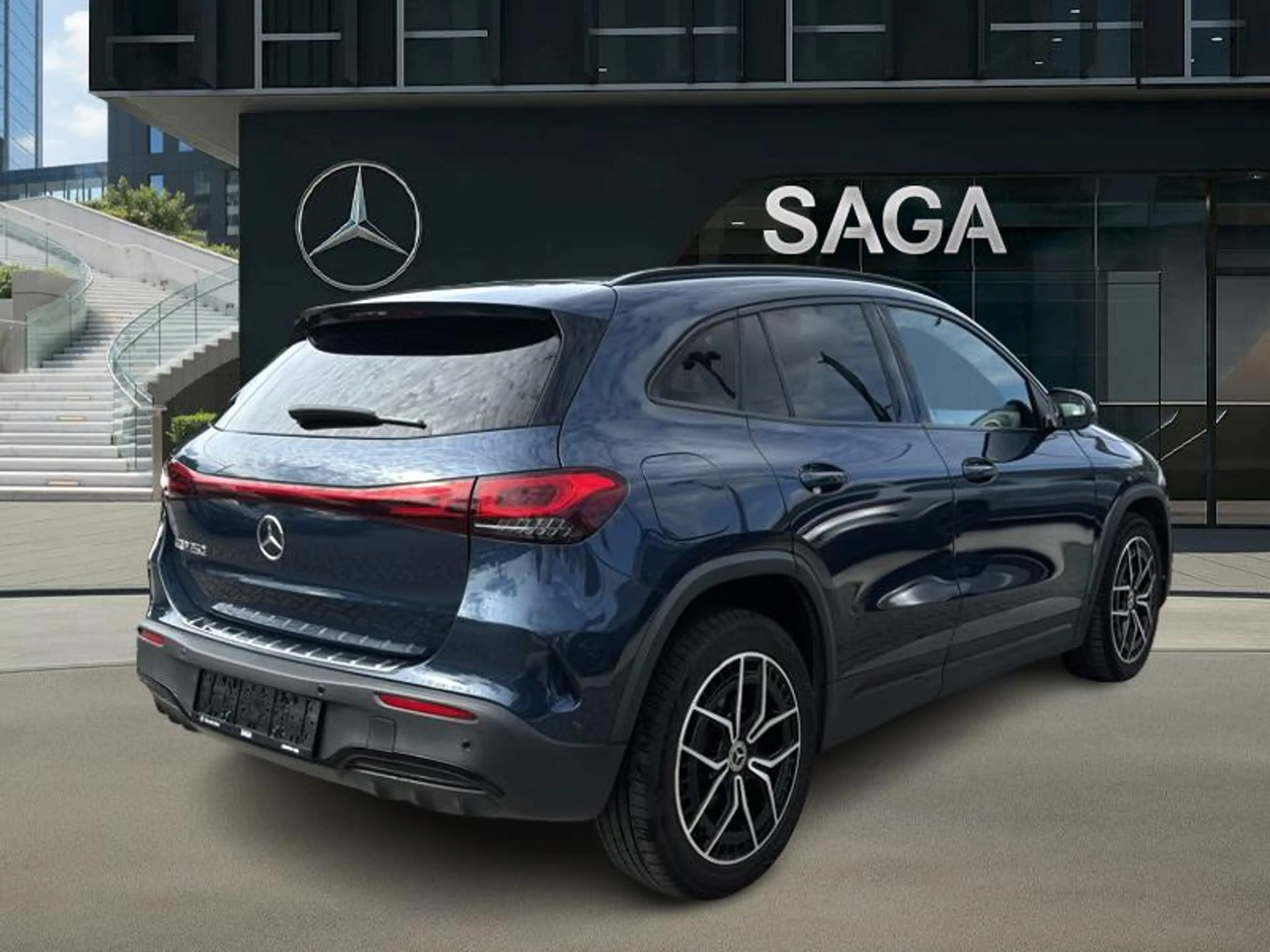 Mercedes-Benz EQA 250 AMG Pack Night — photo 3