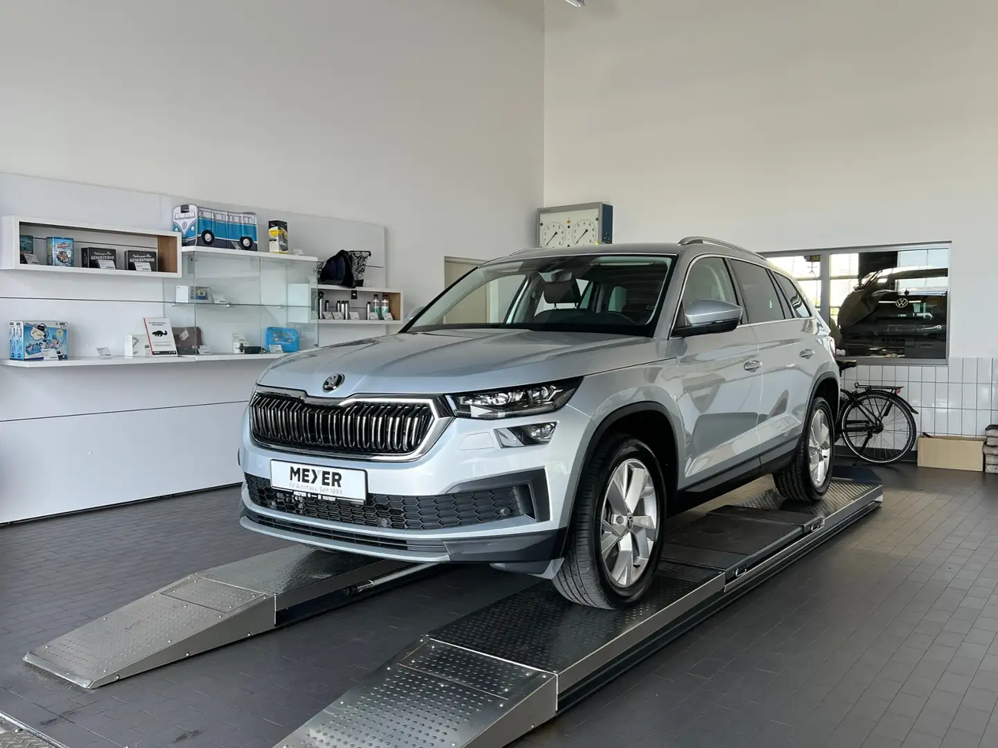 Skoda Kodiaq Style 2.0 TDI DSG *Garantie, AHK, LED, ACC, 19"-L Silber - 2