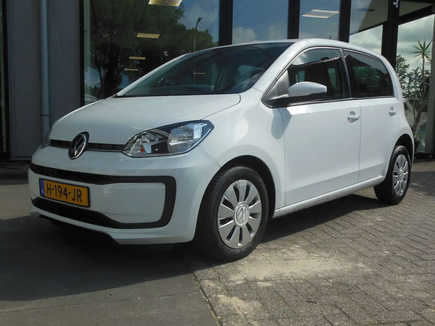 Volkswagen up! 1.0 BMT take up! Staat in De Krim Blanc - 1