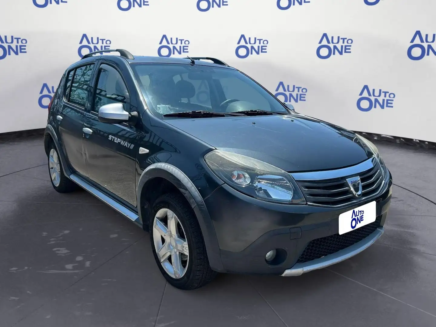 Dacia Sandero 1.6 8V 85Cv GPL Stepway - autoone.it Grijs - 1