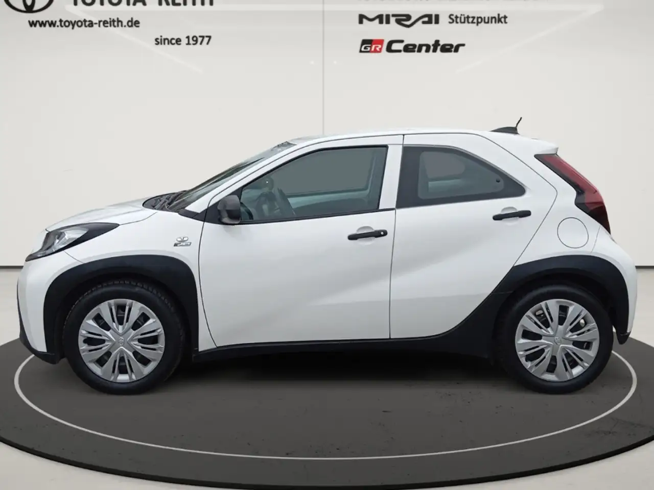 Toyota Aygo X Apple CarPlay Android Auto Musikstreaming DAB Spur, миниатюра 2