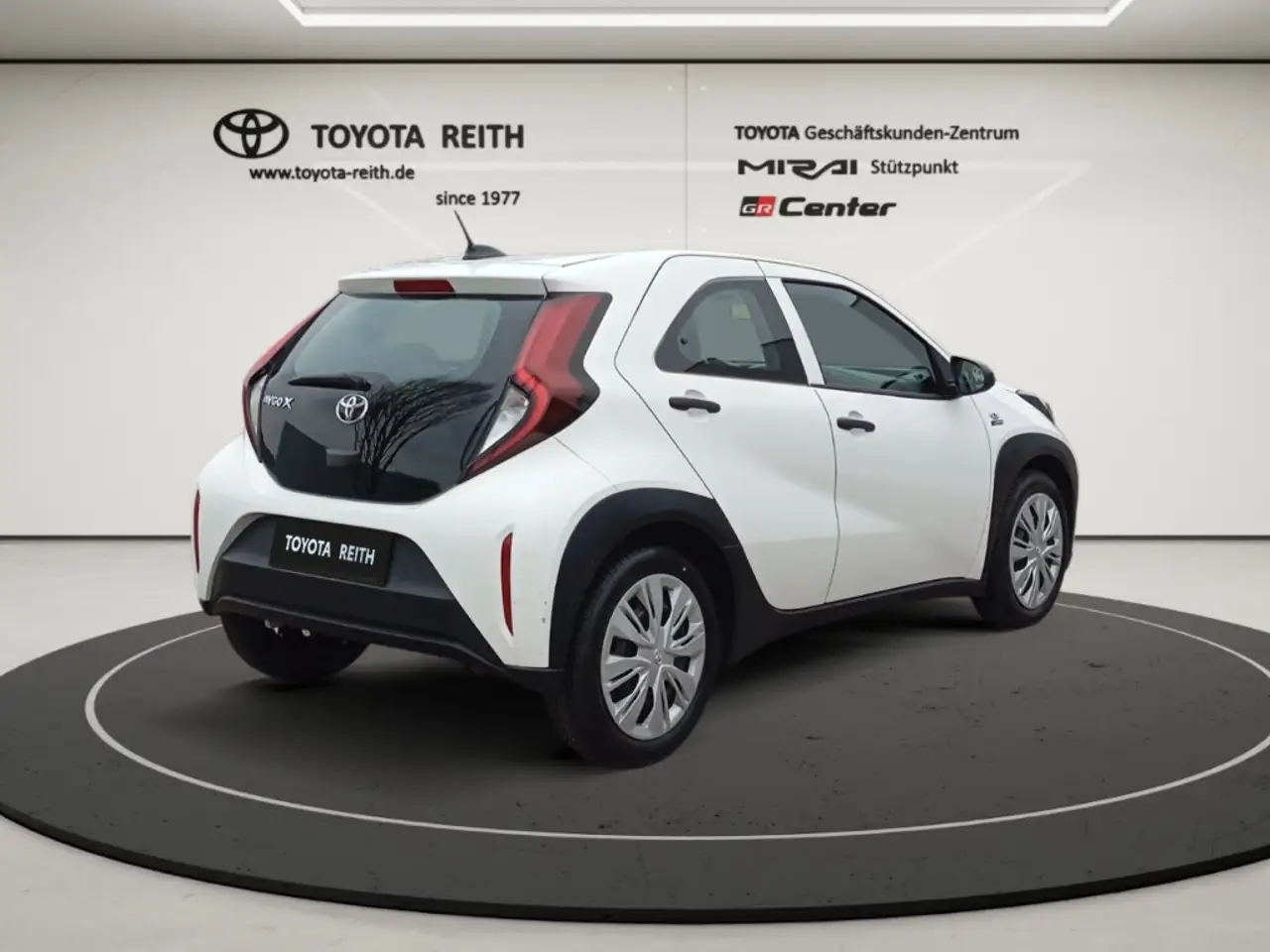 Toyota Aygo X Apple CarPlay Android Auto Musikstreaming DAB Spur, миниатюра 5