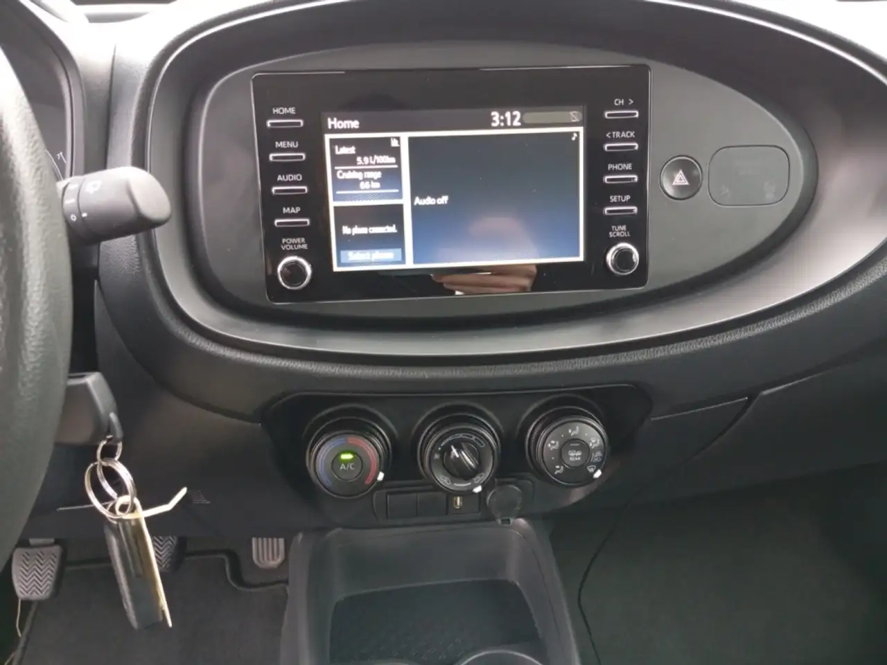 Toyota Aygo X Apple CarPlay Android Auto Musikstreaming DAB Spur, миниатюра 11