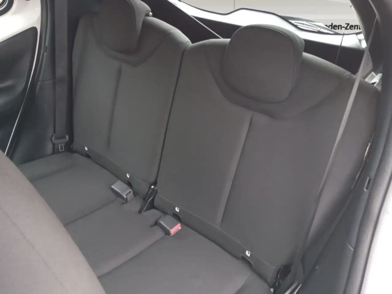 Toyota Aygo X Apple CarPlay Android Auto Musikstreaming DAB Spur, миниатюра 13