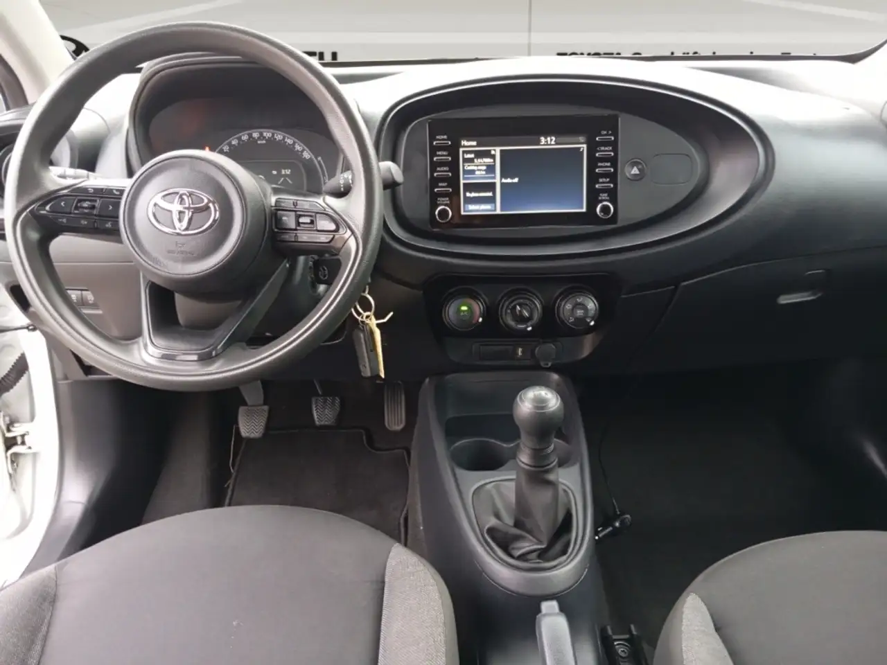 Toyota Aygo X Apple CarPlay Android Auto Musikstreaming DAB Spur, миниатюра 10