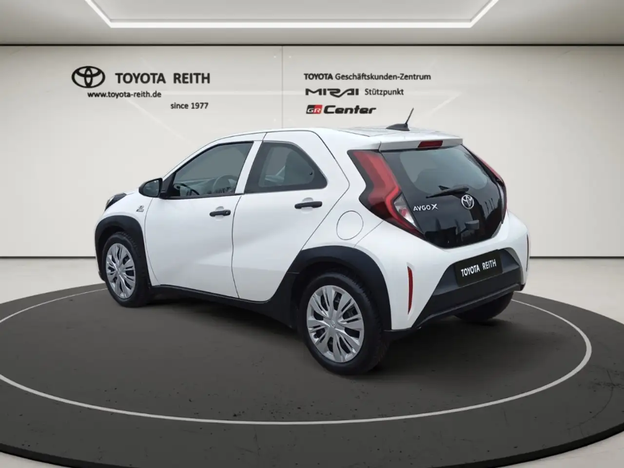 Toyota Aygo X Apple CarPlay Android Auto Musikstreaming DAB Spur, миниатюра 3