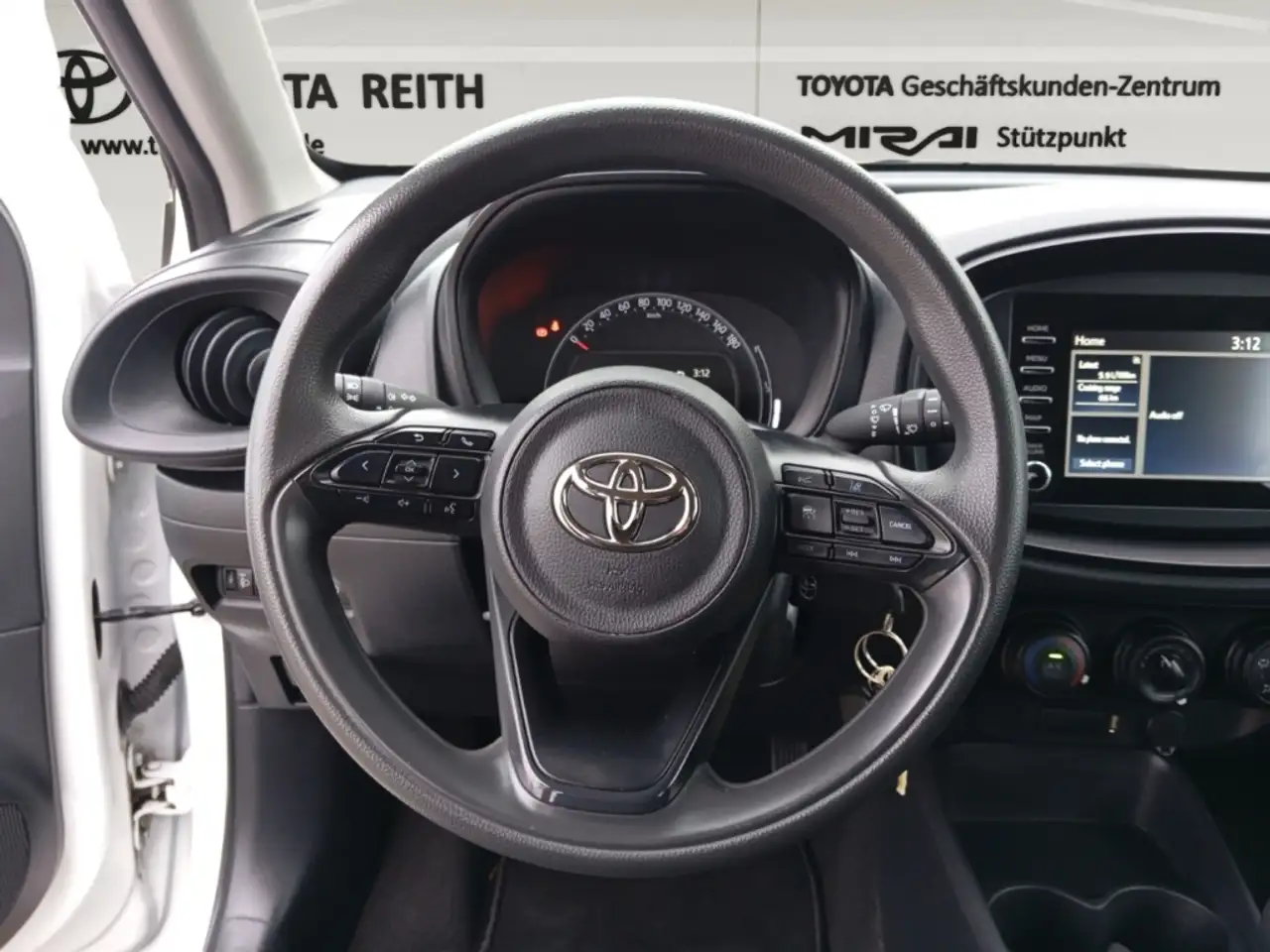 Toyota Aygo X Apple CarPlay Android Auto Musikstreaming DAB Spur, миниатюра 12