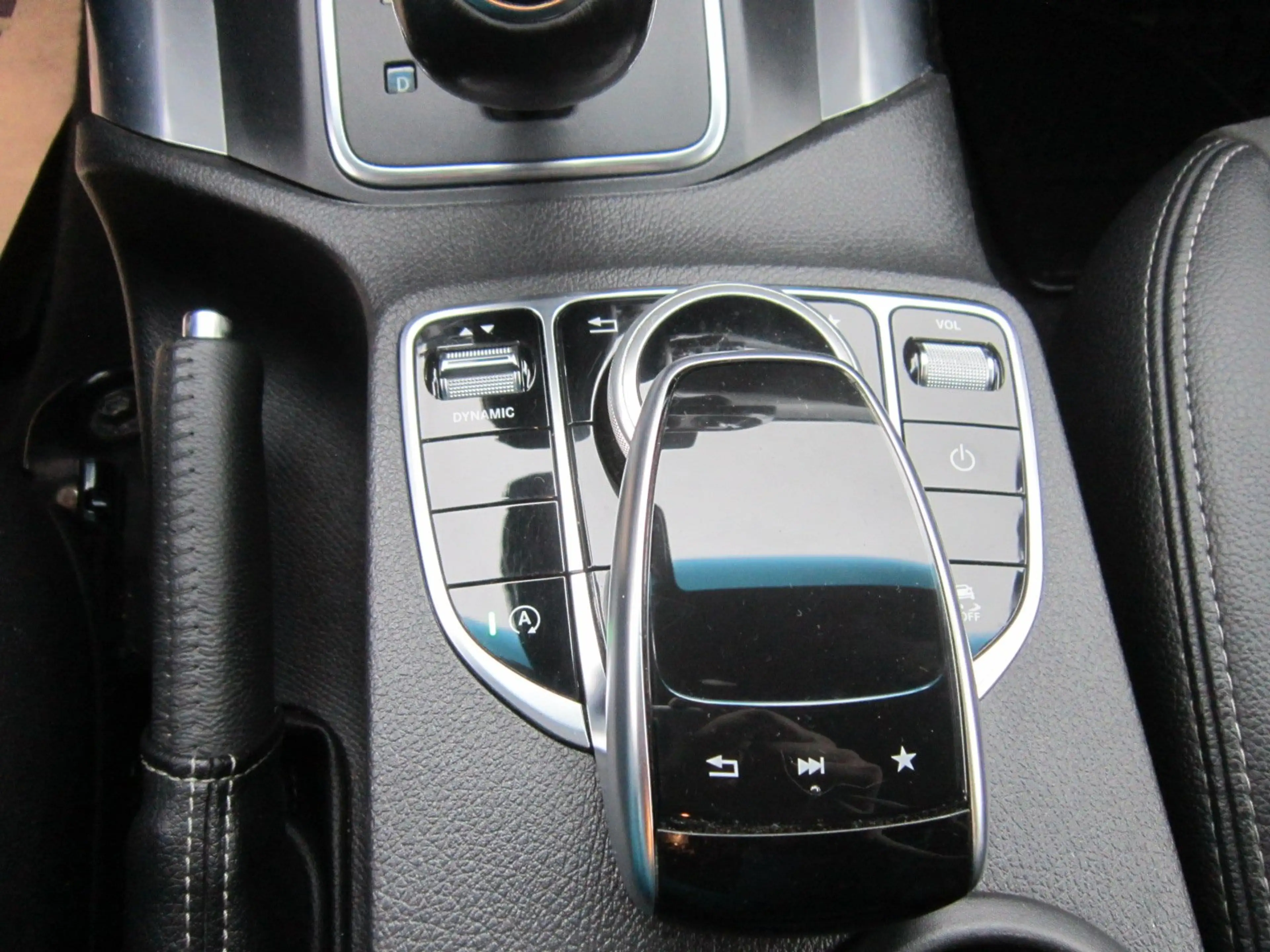Mercedes-Benz X 350 — photo 11