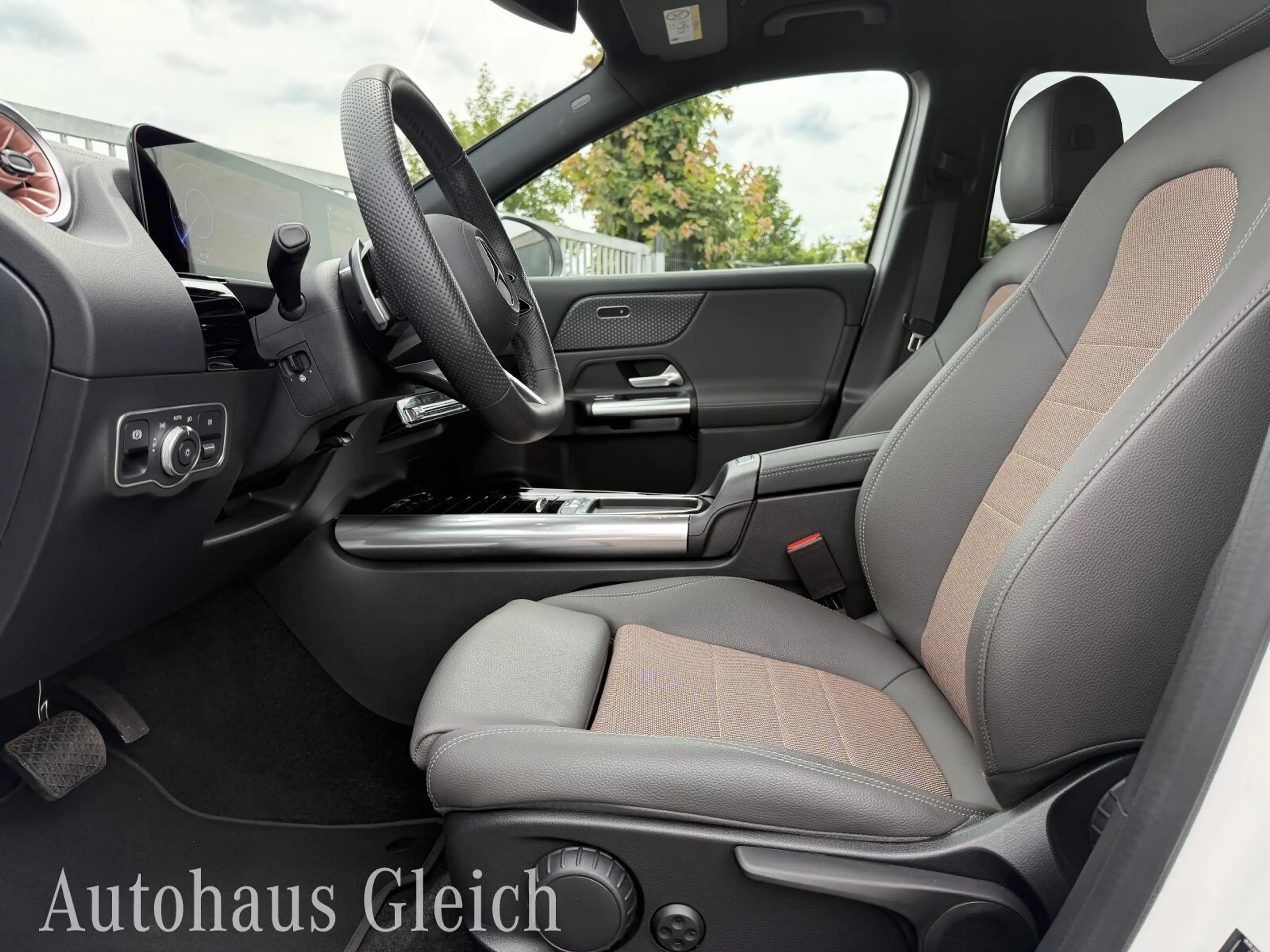 Mercedes-Benz EQA 300 EQA 300 Electric Art 4Matic Navi/Distronic/Klima — photo 5