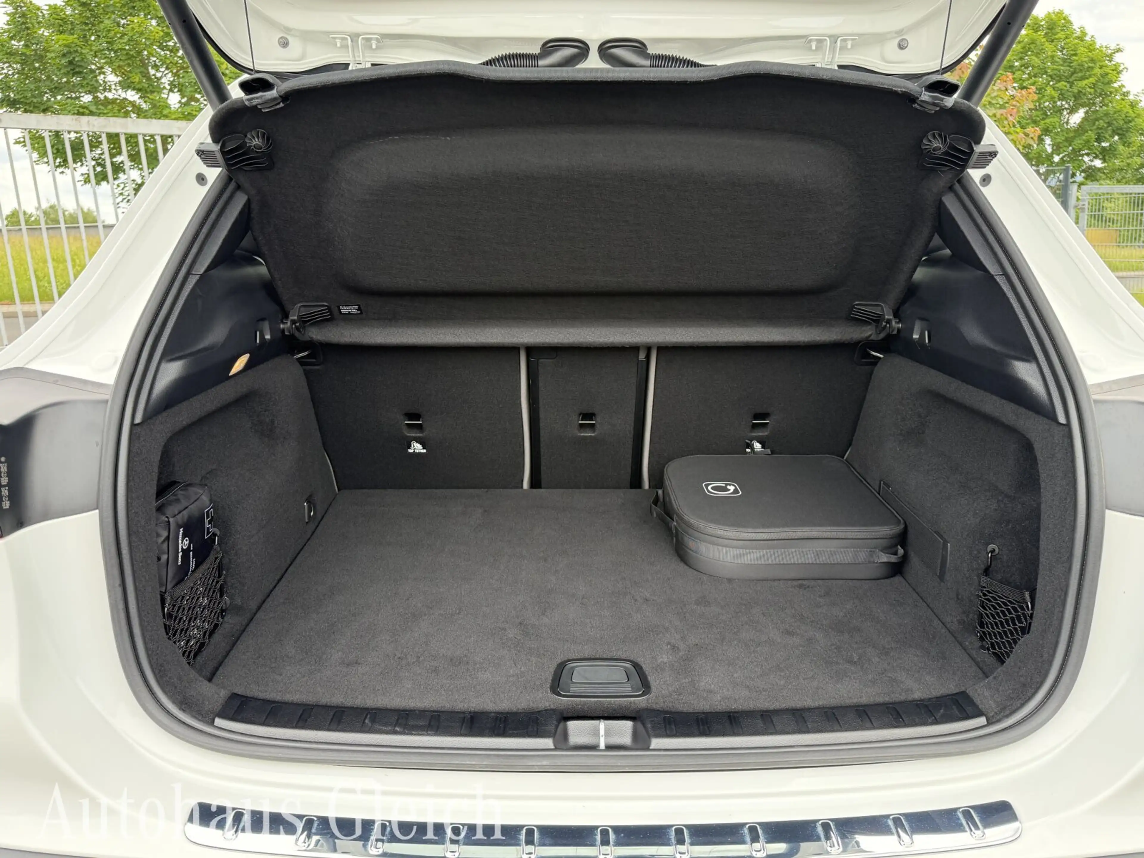 Mercedes-Benz EQA 300 EQA 300 Electric Art 4Matic Navi/Distronic/Klima — photo 14