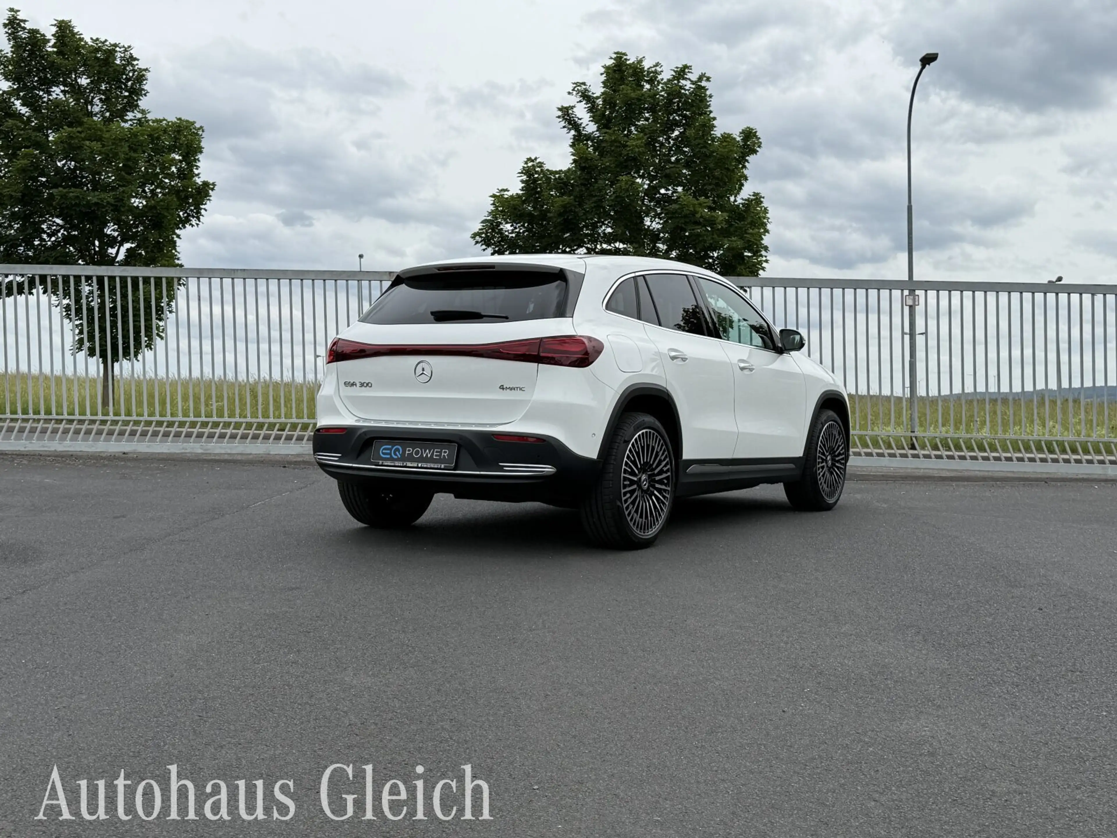 Mercedes-Benz EQA 300 EQA 300 Electric Art 4Matic Navi/Distronic/Klima — photo 4