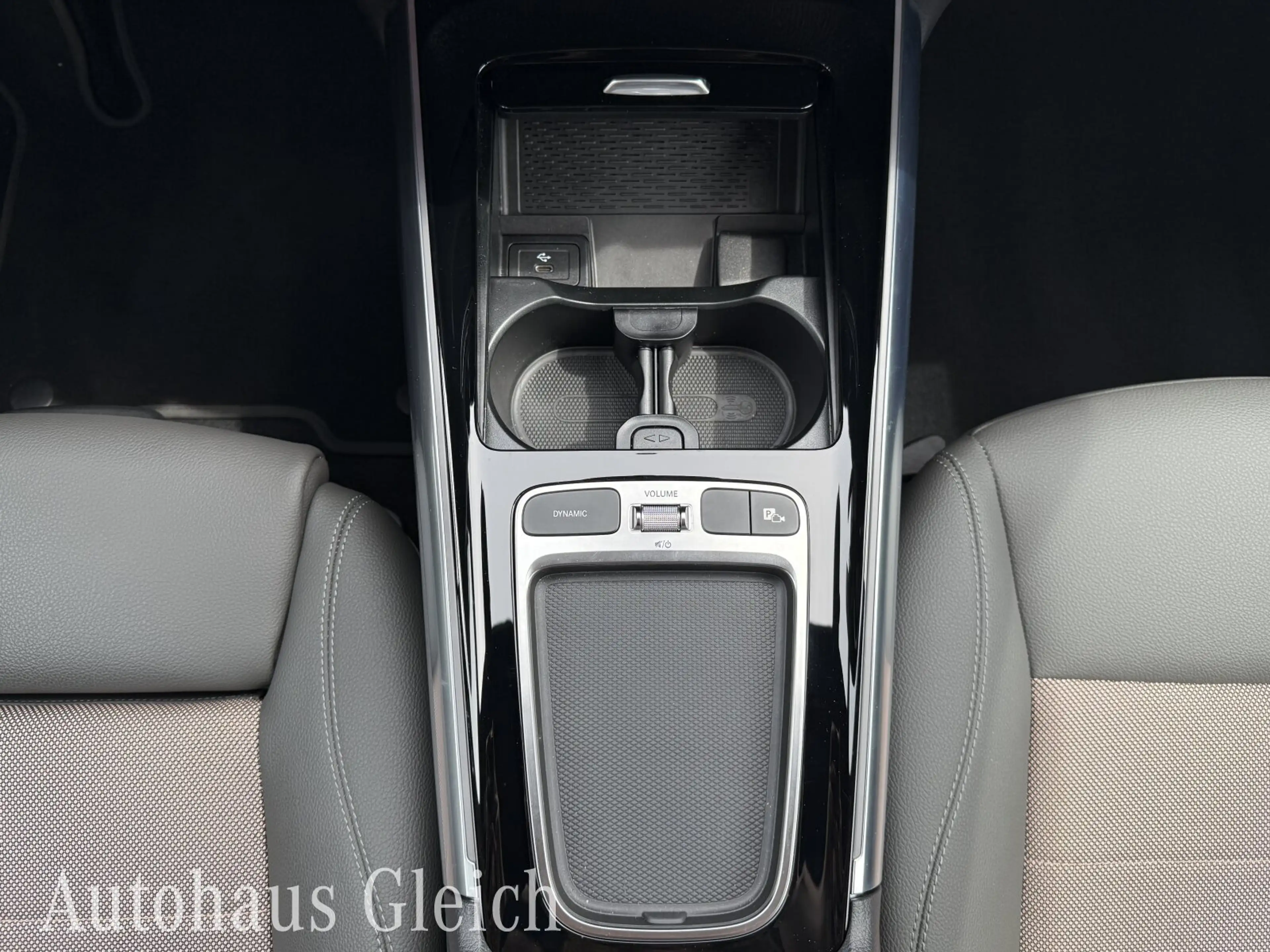 Mercedes-Benz EQA 300 EQA 300 Electric Art 4Matic Navi/Distronic/Klima — photo 11