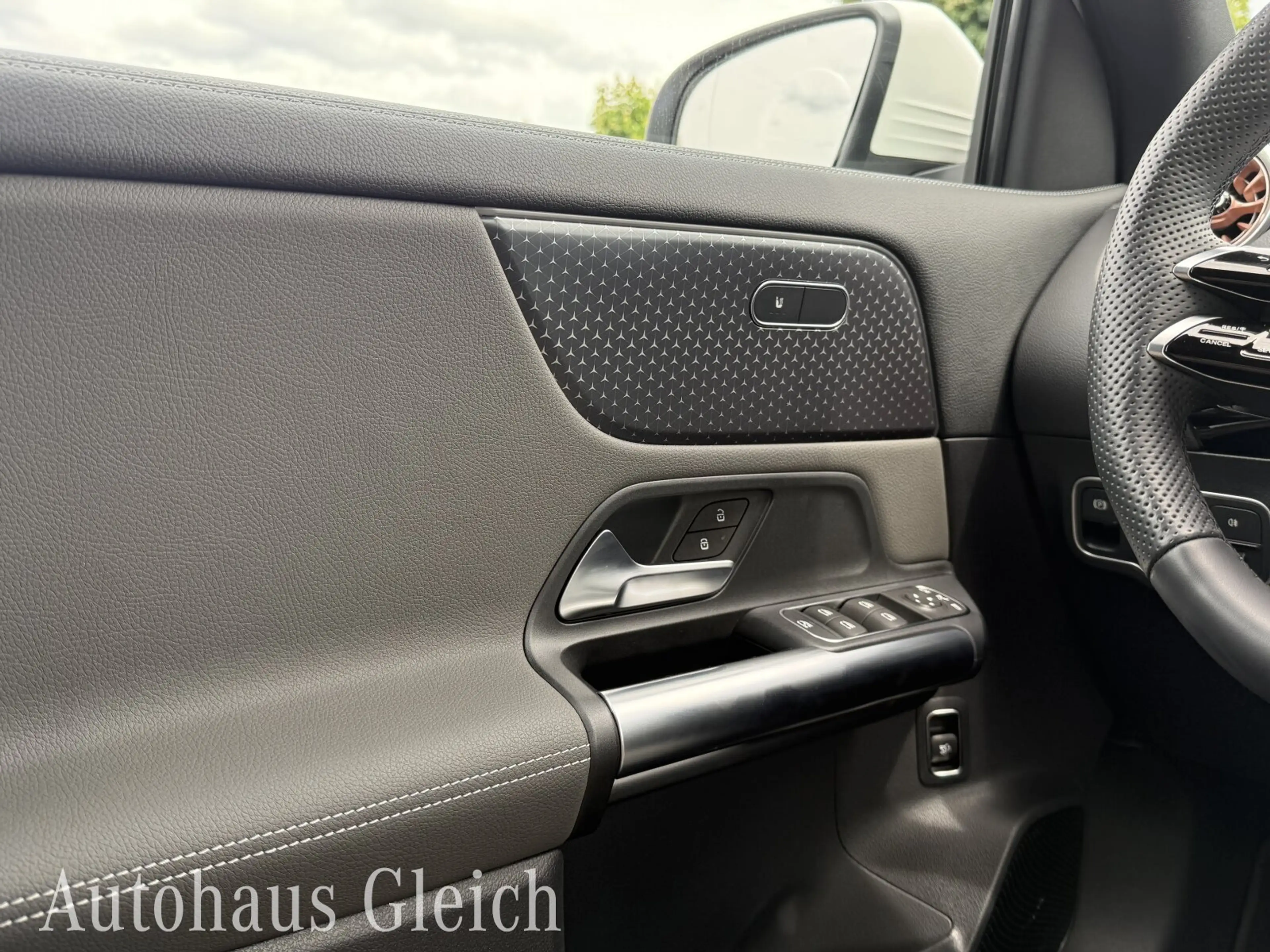 Mercedes-Benz EQA 300 EQA 300 Electric Art 4Matic Navi/Distronic/Klima — photo 12