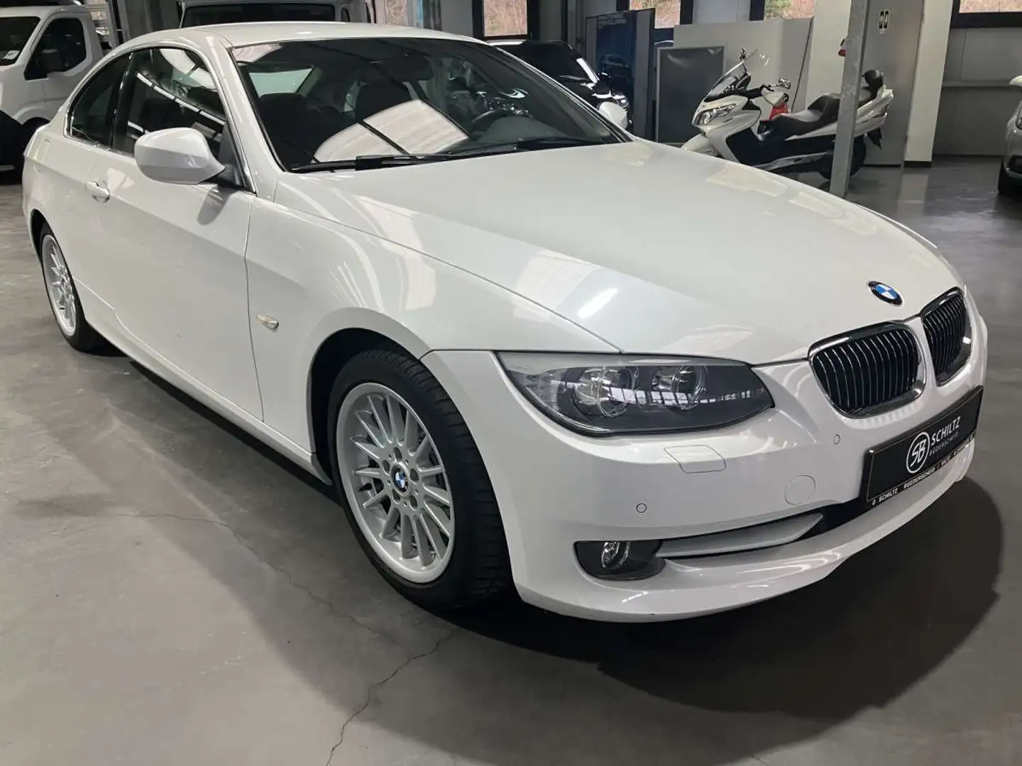 BMW 325 i Coupé 3.0 Auto 217HP Bianco - 1