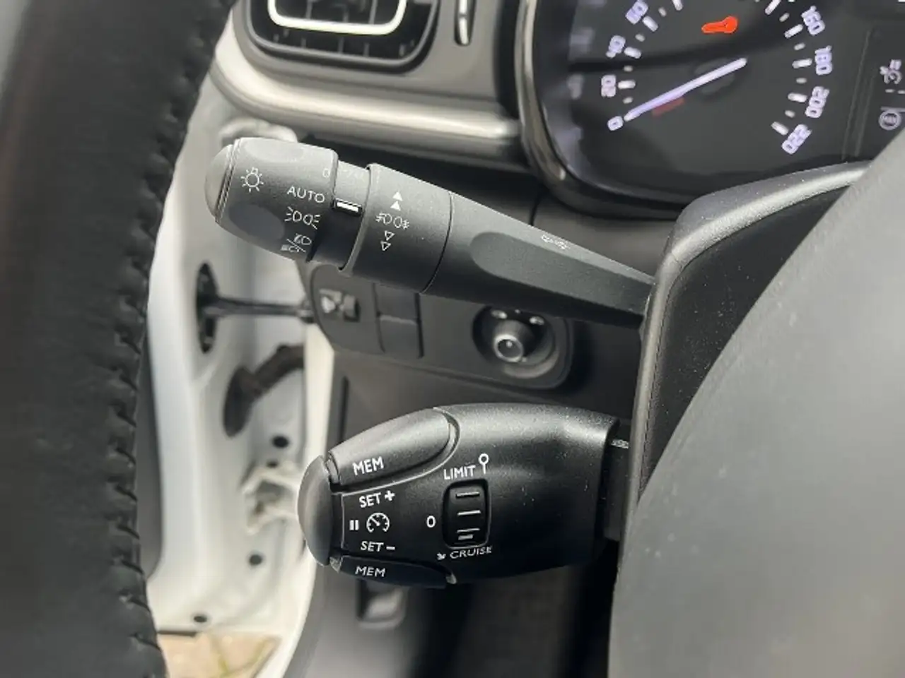Citroen C3 1.2 PureTech 110 Shine — photo 11