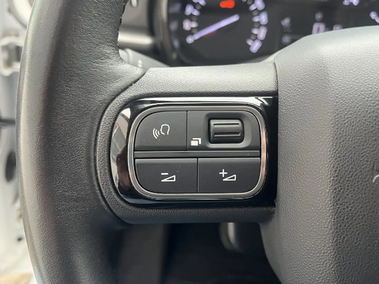 Citroen C3 1.2 PureTech 110 Shine — photo 9