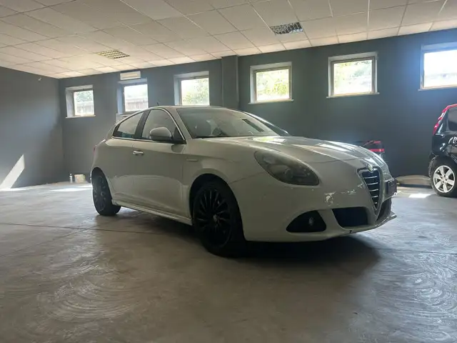 Alfa Romeo Giulietta view 2