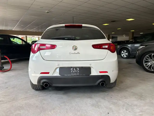 Alfa Romeo Giulietta view 4