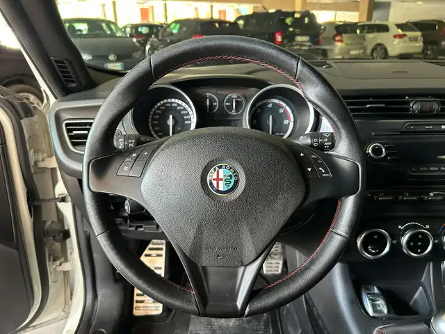 Alfa Romeo Giulietta view 9