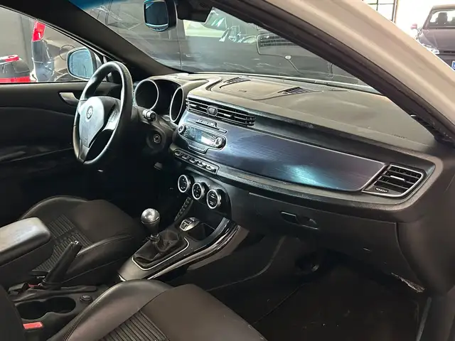 Alfa Romeo Giulietta view 8