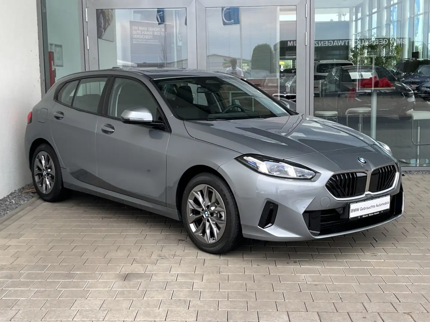 BMW 118 d LED.Pano.ParkA.elek.Sitz.DAB.DriveA.Navi.SH Grijs - 2