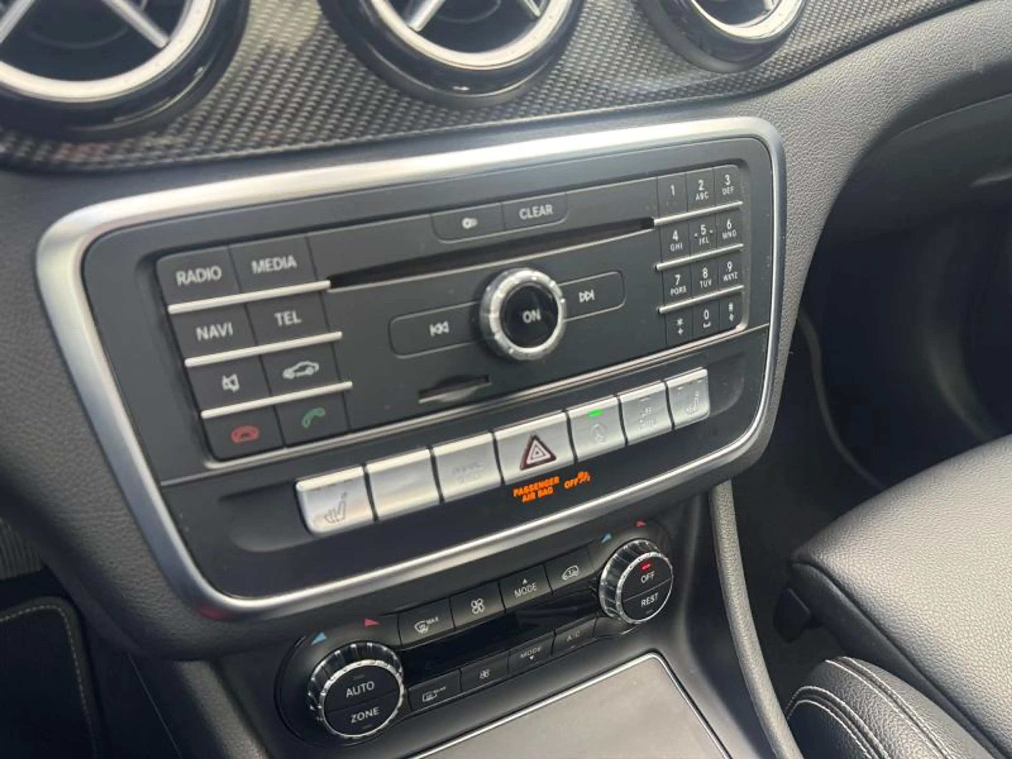 Mercedes-Benz GLA 180 EDITION/AMG-line/Auto./CAMERA 360°/1 YEAR WARRANTY — photo 14