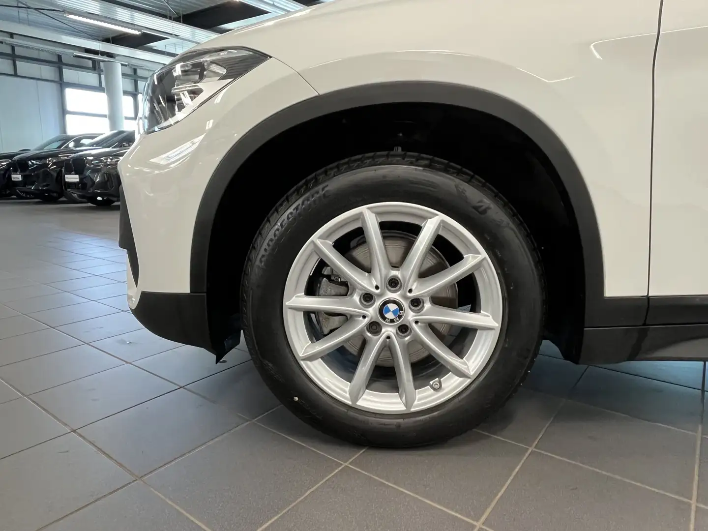 BMW X1 sDrive18i NAVI PDC V+H DAB LM Wit - 2