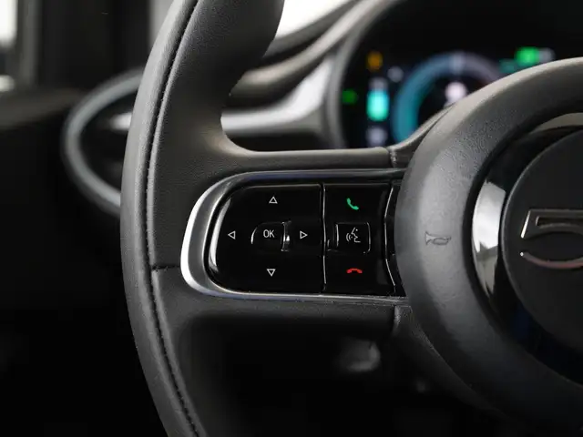 Fiat 500E view 8