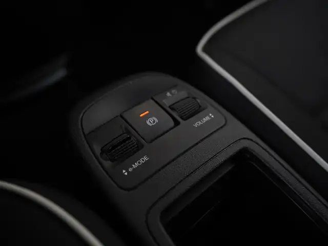 Fiat 500E view 11
