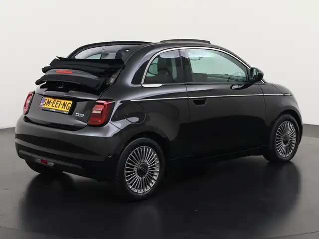 Fiat 500E view 4